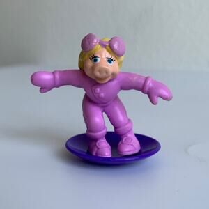 NEW 1997 Miss Piggy Action Figure